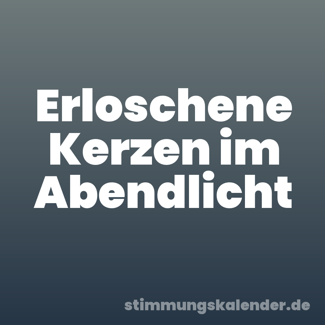 Erloschene Kerzen im Abendlicht