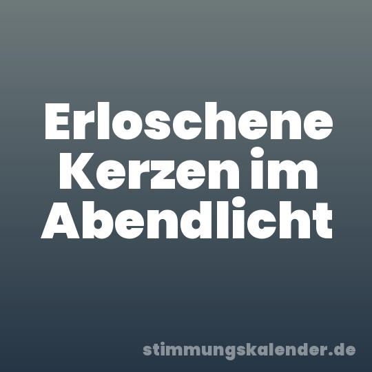 Erloschene Kerzen im Abendlicht